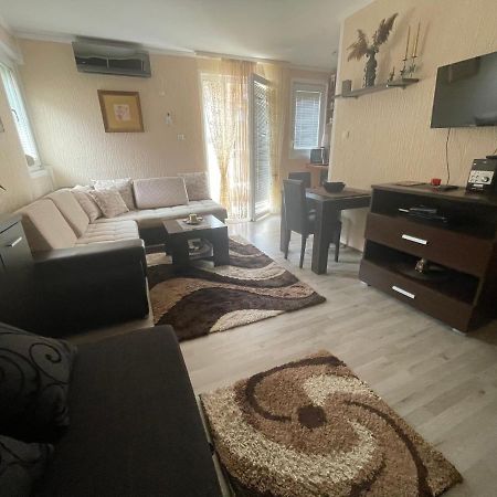 Studio Apartment For Rent In Будва Екстер'єр фото