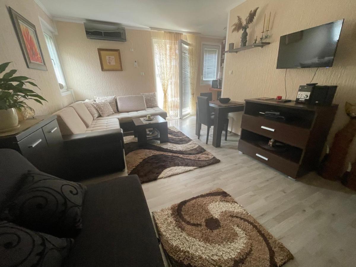 Studio Apartment For Rent In Будва Екстер'єр фото